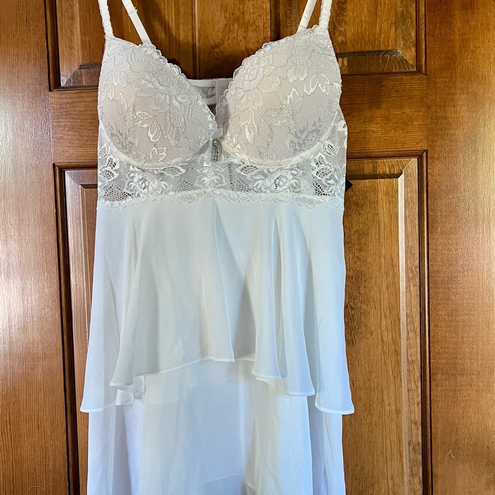 Chic White Lace Chemise